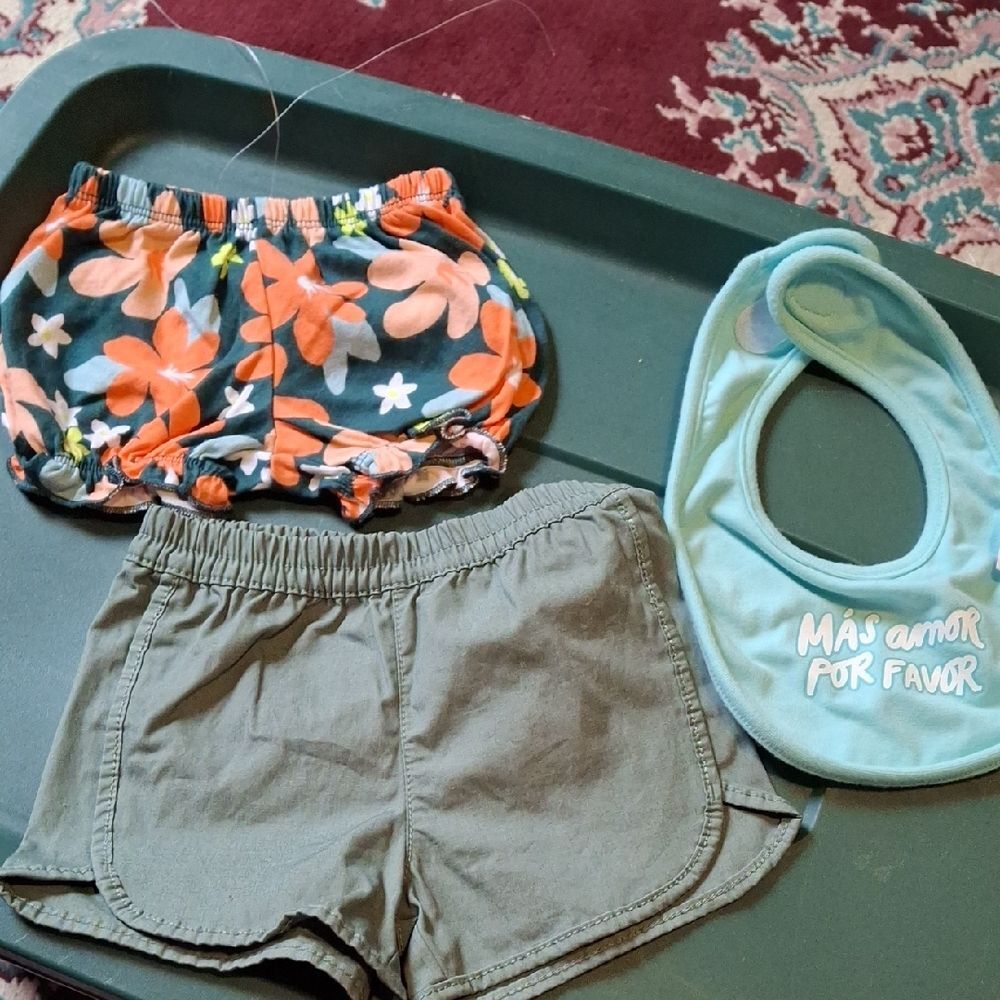 Carter's Floral and Solid Bib Set - Orange, Green, Blue NWOT (CHI096)